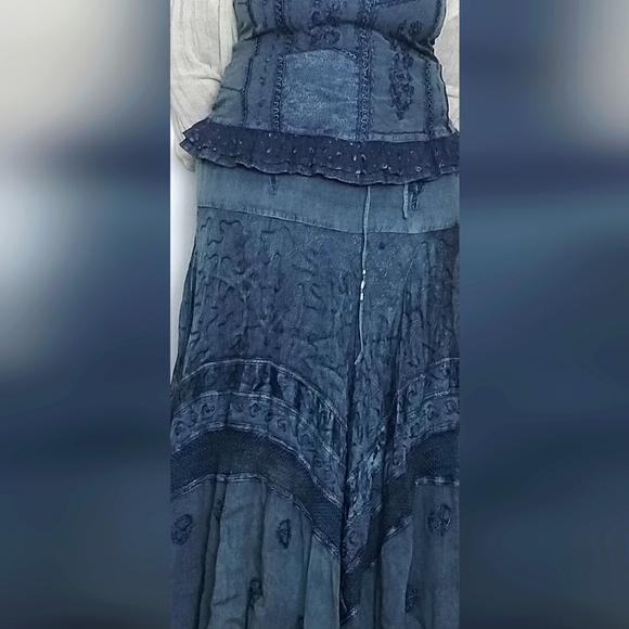 Elegant Blue Denim Skirt And Tank Top - Picture 1 of 5